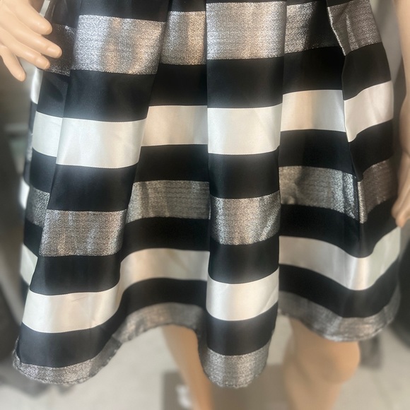 My Michelle 2 Piece Semi-Formal
Formal Junior Dress - Picture 9 of 16